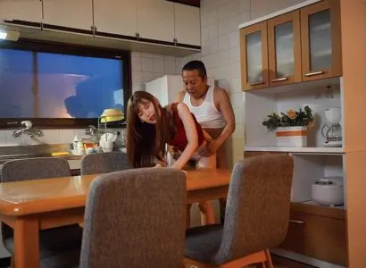 Poster of Con gái bị chồng mới của mẹ đụ mỗi ngày, cho dù đã có người yêu