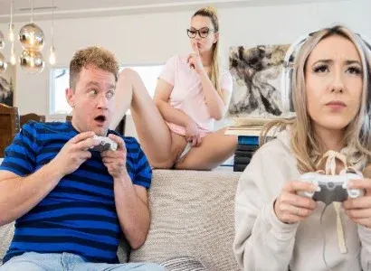 Poster of Mải chơi game cô gái bị bạn thân cướp người yêu