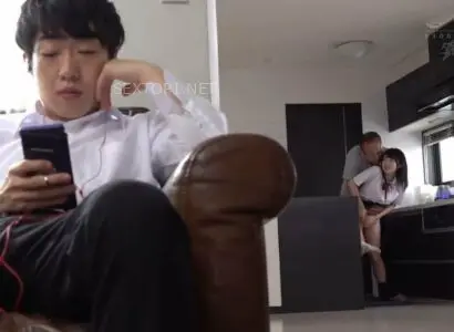 Poster of Ông bố địt cô bạn gái loli nhỏ nhắn dễ thương của cậu con trai
