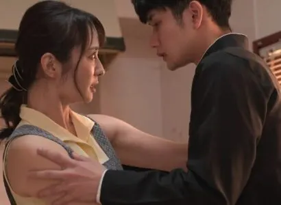 Poster of Tình yêu của cậu con trai với mẹ khi bố luôn đi làm về lúc nữa đêm