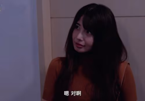 Poster of Bố mẹ vắng nhà em gái xinh đẹp dẫn người yêu về nhà địt cả đêm