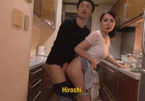 Poster of Cậu bạn trai đến nhà lén lút đụ mẹ của bạn gái sung sướng