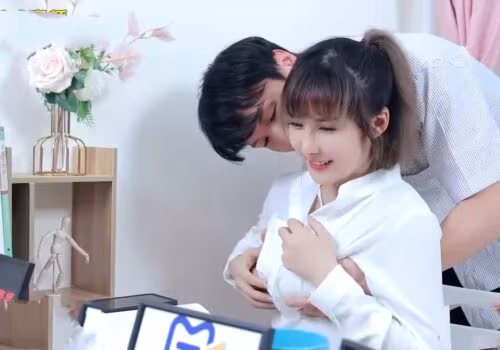 Poster of Đứa em họ ngây thơ và cậu anh trai số hưởng